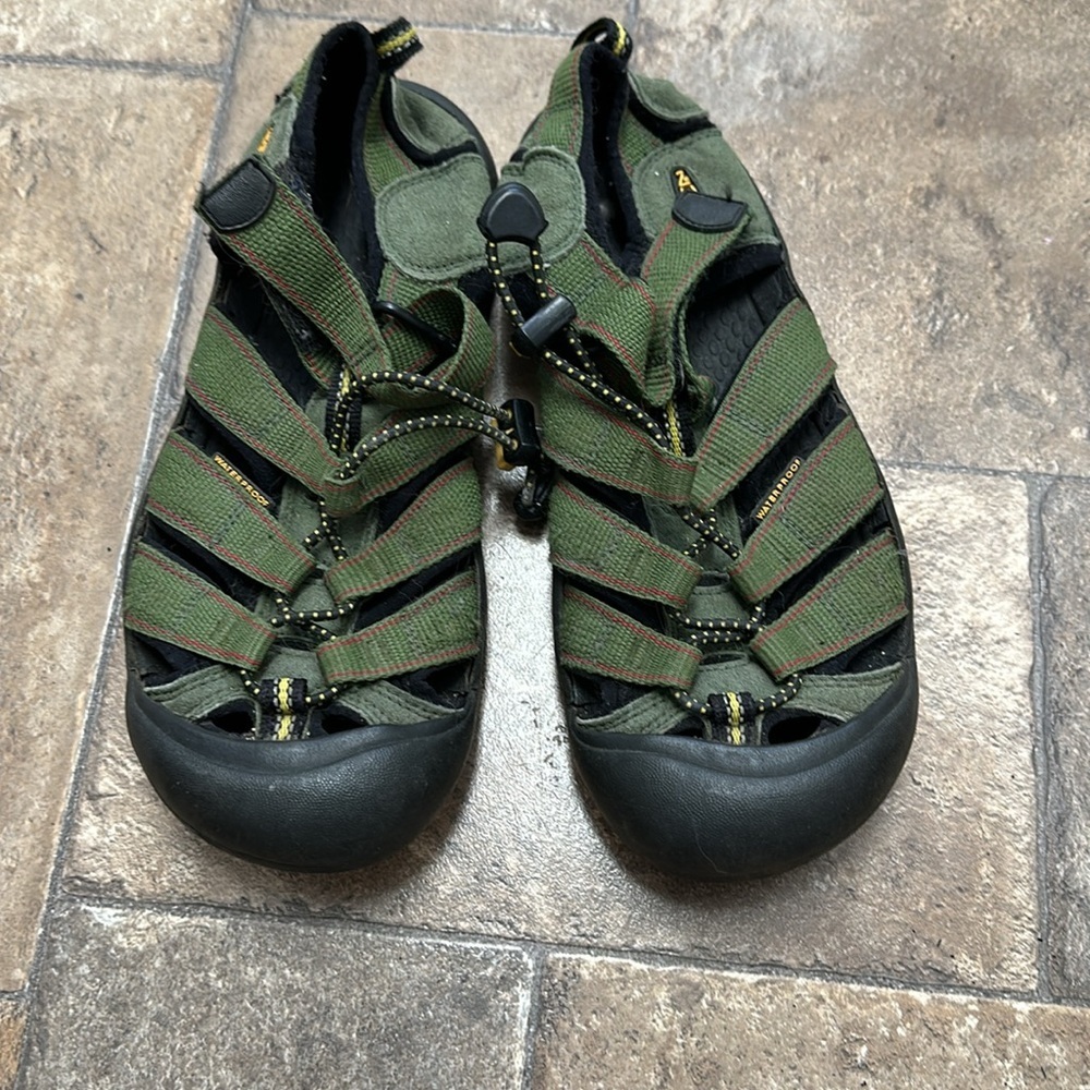 Keen Waterproof sandals sz 1.5-2